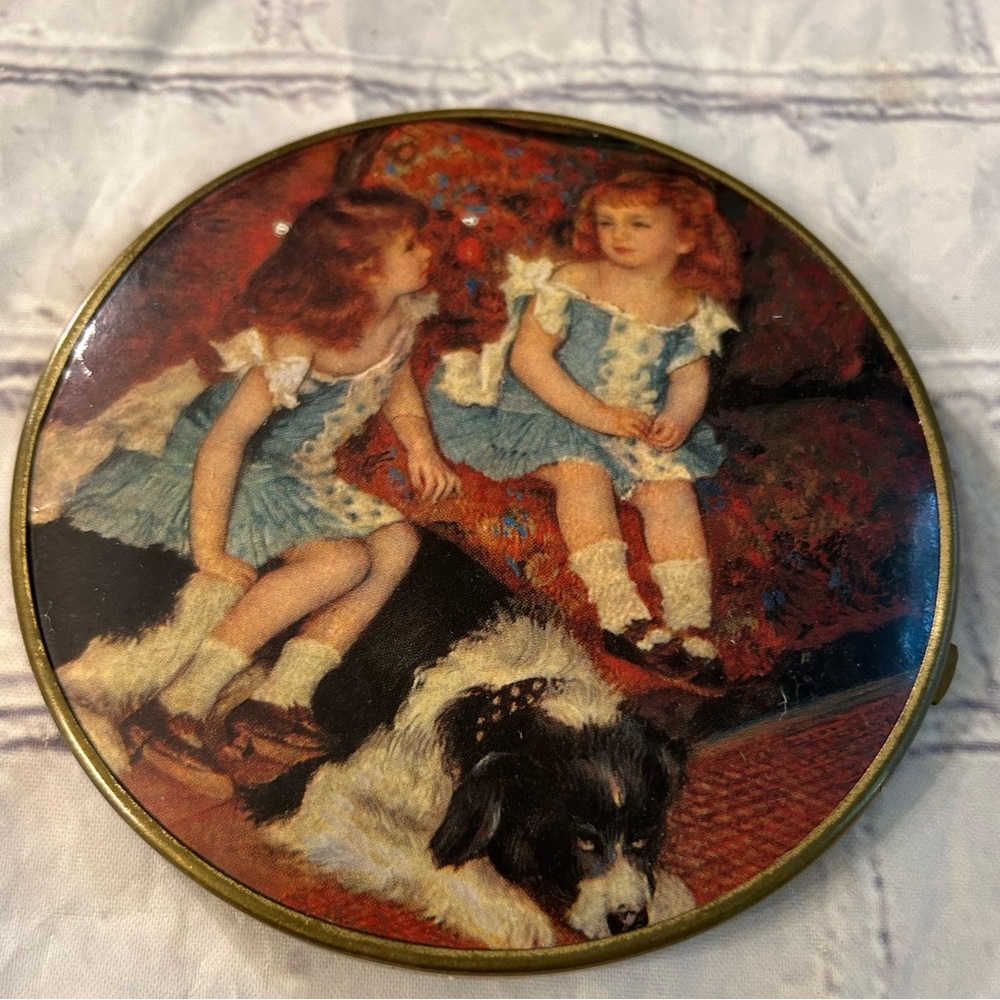 VINTAGE GERMANY TWO GIRLS SISTERS & DOG PORTRAIT DOUBLE MIRROR COMPACT (1950’S)